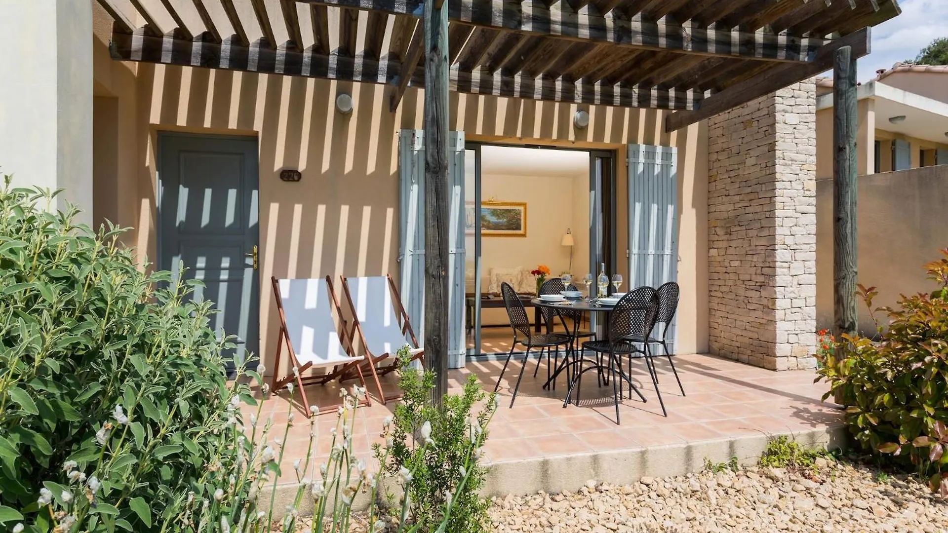 Charming Apartment With Dishwasher In Saumane De Vaucluse